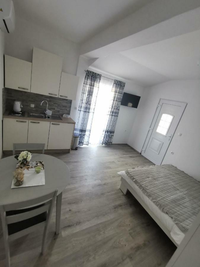 Apartmani Mila Starigrad Paklenica Exteriér fotografie